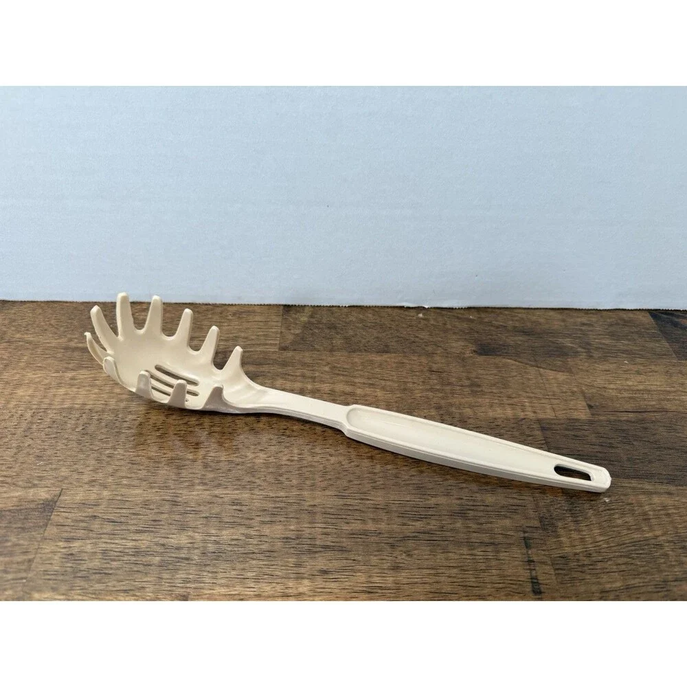 EKCO Beige Plastic Pasta Server Spaghetti Spoon Dishwasher Safe Utensil